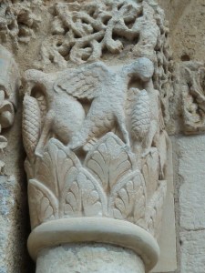 Détails d'architecture d'une église romane du 12ème siècle.