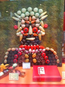 Vitrine Galerie St Hubert 24july14 (2)